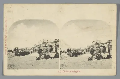 Mensen op het strand van Scheveningen