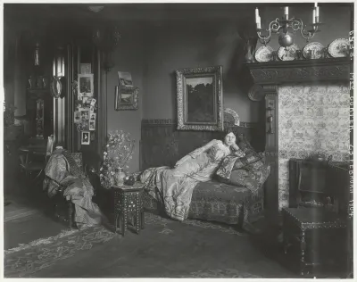 Mevrouw Gorter in een interieur