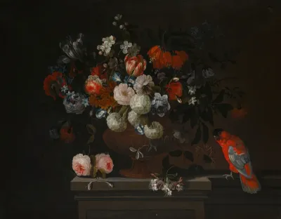 Nature morte avec des roses, tulipes, boules de neiges et un perroquet