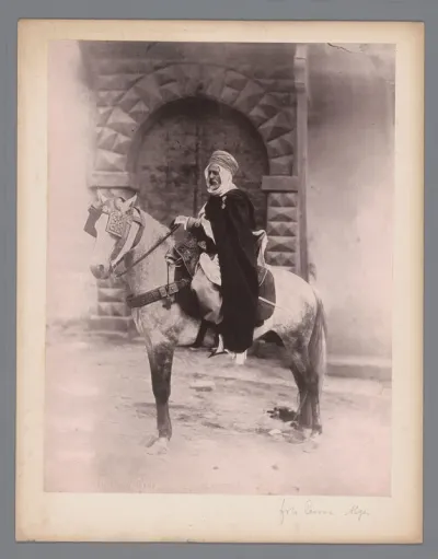Officier te paard, vermoedelijk in Algiers