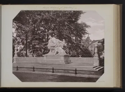 Oorlogsmonument in het park Hofgaren te Düsseldorf