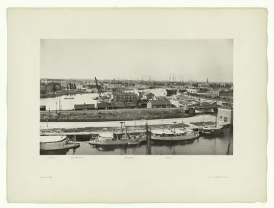 Oosterdok met oorlogsschepen, gezien vanaf het Meteorologisch Instituut aan de kop van de Oostelijke Handelskade, Amsterdam