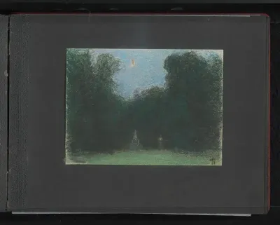 Open plek met monument omringd door bomen