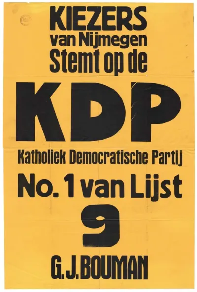 Oproep voor de gemeenteraadsverkiezingen van de Katholiek Democratische Partij en G.J.Bouman.Op de voorzijde een stempel van het Commissariaat van Politie te Nijmegen van 17 juni 1935.