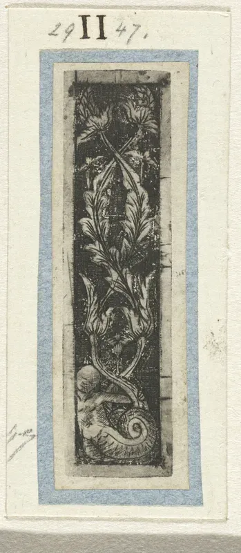Ornament met bladmotieven en fabelfiguur met vissestaart