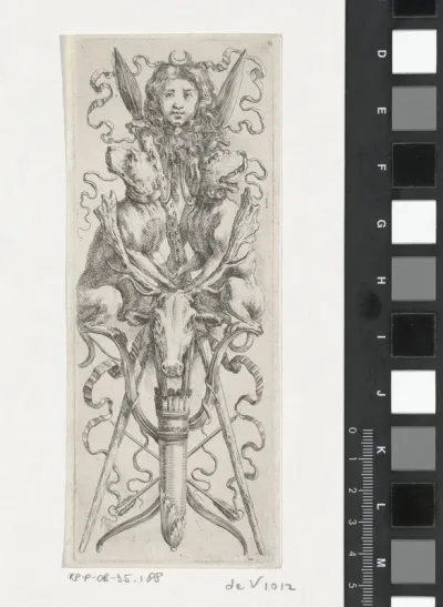 Ornament met jachttrofeëen en het hoofd van Diana