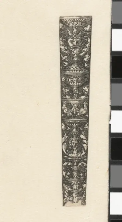 Ornament met mascarons