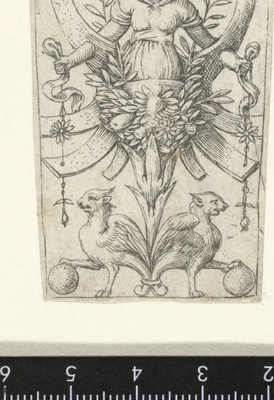 Ornament met vrouwelijke halffiguur