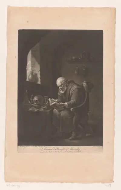 Oude man leest aan een tafel
