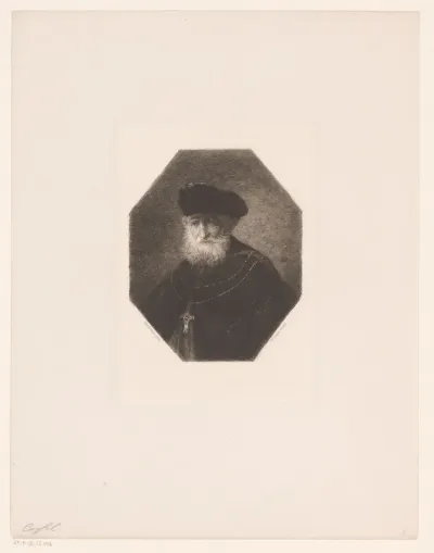 Oude man met een baret en ketting met kruis