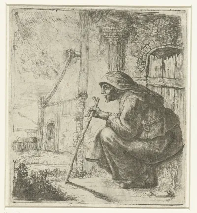 Oude vrouw bij de deur van een schuur