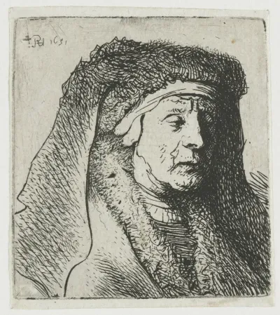 Oude vrouw in een met bont afgezette mantel en een zware hoofdbedekking