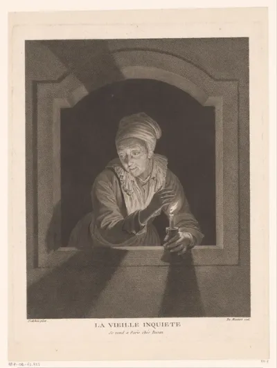Oude vrouw met kaars in een venster