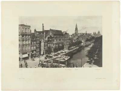 Oudezijds Voorburgwal bij de Damstraat, gezien vanaf een huis aan de Oudezijds Voorburgwal 185 of 187, Amsterdam