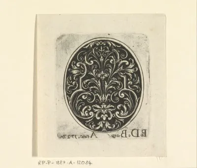 Ovaal ornament met florale arabesken