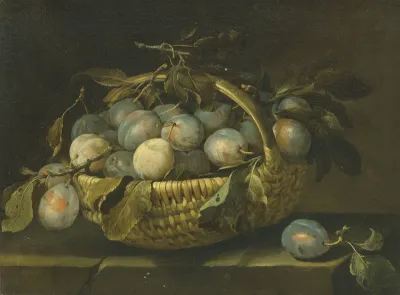 Panier de prunes sur un rebord
