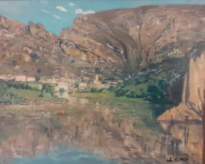 Petit village au pied de la falaise