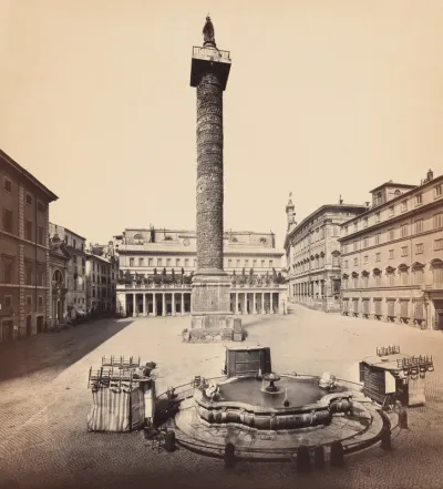 Piazza Colonna, Column of Marcus Aurelius and Chigi Palace