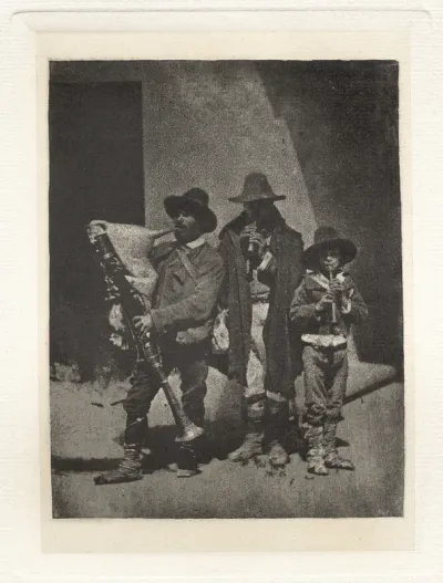 Planche III – Groupe de Trois Pifferari Debout, dans la Cour du 21 Quai Bourbon (Plate III – Group of Three Pifferari Standing, in the Court of 21 Quai Bourbon)