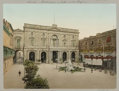 Plein met bibliotheek en Café della Regina in Valletta op Malta