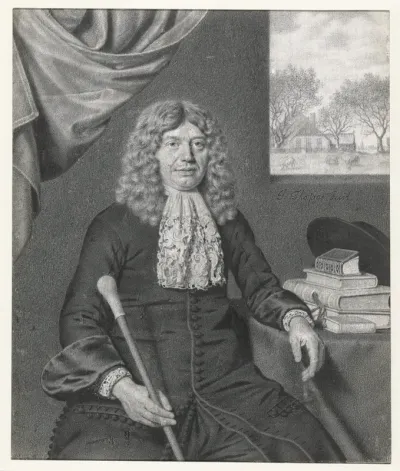 Portret van een man, gezeten naast een tafel met boeken