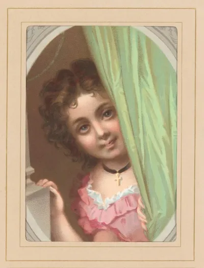 Portret van een meisje met kruis hanger