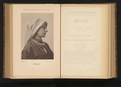 Portret van een onbekende jonge vrouw met hoofddoek