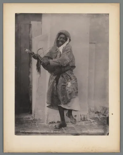 Portret van een onbekende man met een vedel te Algiers, Algerije