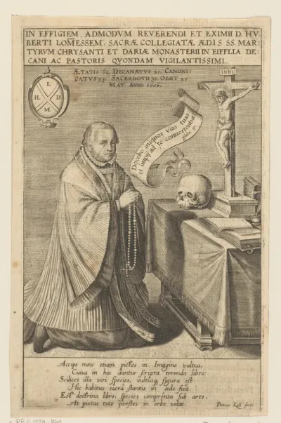 Portret van Hubert Lomessen knielend voor een altaar met een kruis en schedel
