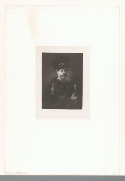 Portret van man met bontmuts en ketting