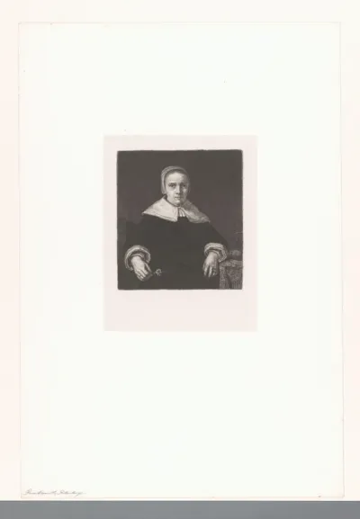 Portret van vrouw met een arm op tafel en een bloem in de andere hand