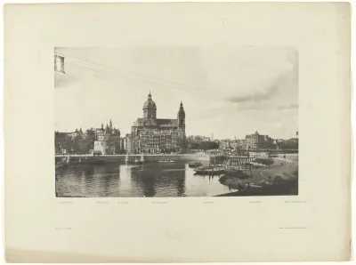 Prins Hendrikkade met Schreierstoren, Sint-Nicolaaskerk en Victoria Hotel, gezien vanaf de Oostertoegang, Amsterdam
