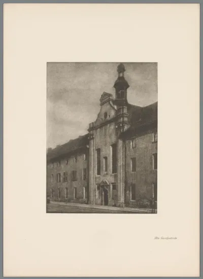 Reproductie van een gomdruk van de Garnizoenskerk in Düsseldorf door Erwin Quedenfeldt