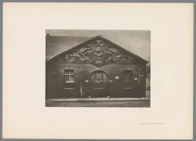 Reproductie van een gomdruk van een stal van Schloss Jägerhof in Düsseldorf door Erwin Quedenfeldt