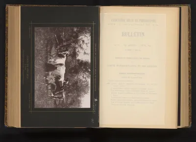 Reproductie van een schilderij van een boerin met koeien te Vorst door Léon Massaux