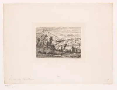 Rivier in een heuvelachtig landschap