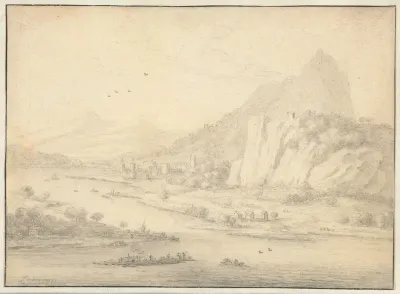 Rivier met boten aan de voet van een hoog gebergte