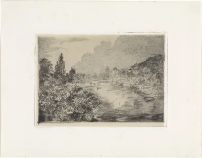 Rivier tussen begroeide oevers