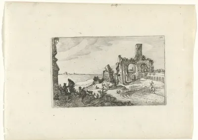 Ruïne met bogen en een toren aan het water