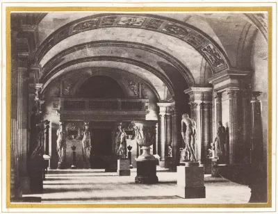 Salle des Cariatides, au Musée du Louvre