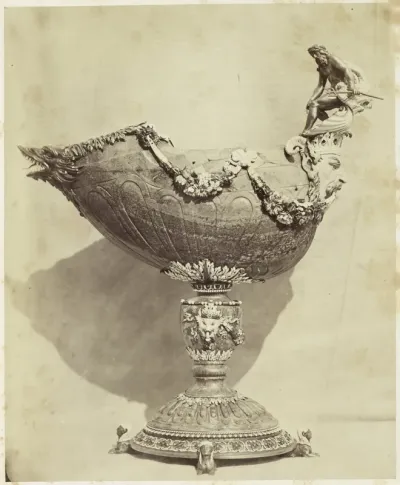Schelpvormige schaal met Neptunusfiguur, uit het Louvre