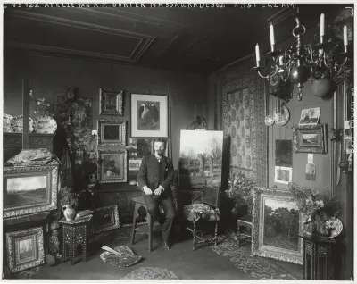 Schilder A.M. Gorter in zijn atelier op de Nassaukade 362 in Amsterdam