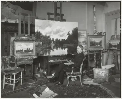 Schilder Nicolaas Bastert in zijn atelier in Nieuwersluis