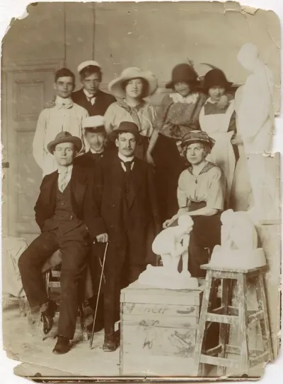 Sculpture class of the Finnish Art Society’s Drawing School