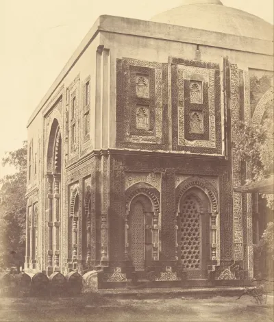 Shrines. Alai Darwaza marble and sandstone Gateway to the Quwwat ul Islam Mosque, Kootub