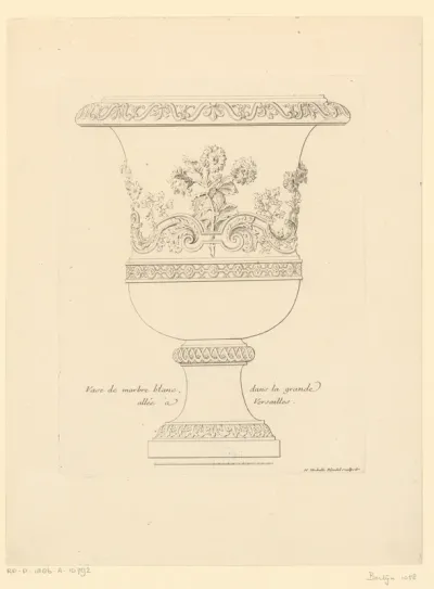 Siervaas met bloemmotieven