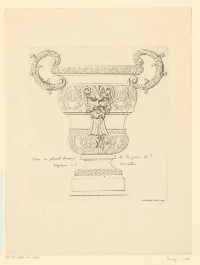 Siervaas met masker en schelpen