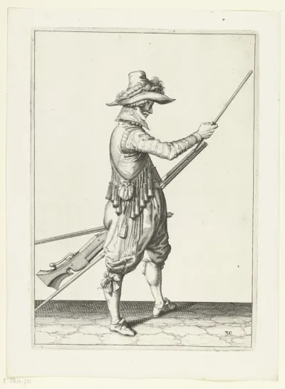 Soldaat die zijn laadstok in de houder onder de loop van zijn musket schuift