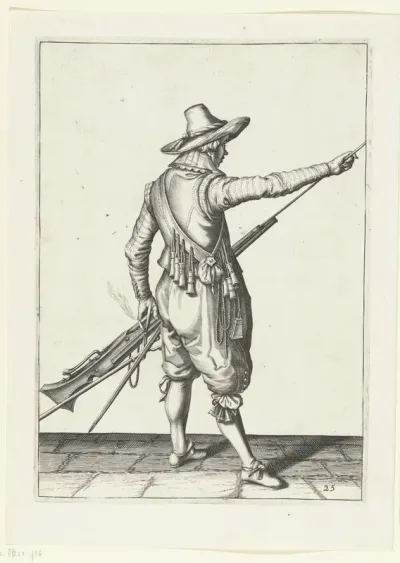 Soldaat die zijn laadstok uit de houder onder de loop van zijn musket haalt