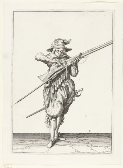 Soldaat die zijn lont schoon blaast, terwijl hij de pan van zijn musket met twee vingers bedekt tegen vonken